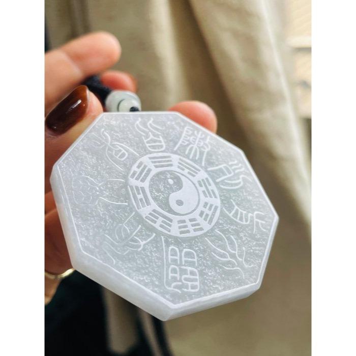 天然A貨緬甸玉 冰烏雞雙面雕陰陽八卦翡翠玉牌 烏雞全化白底帶芝麻點 一面先天 一面方位及卦名-細節圖3