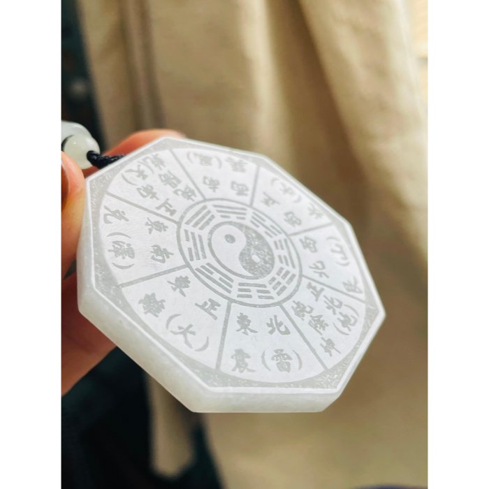 天然A貨緬甸玉 冰烏雞雙面雕陰陽八卦翡翠玉牌 烏雞全化白底帶芝麻點 一面先天 一面方位及卦名-細節圖4