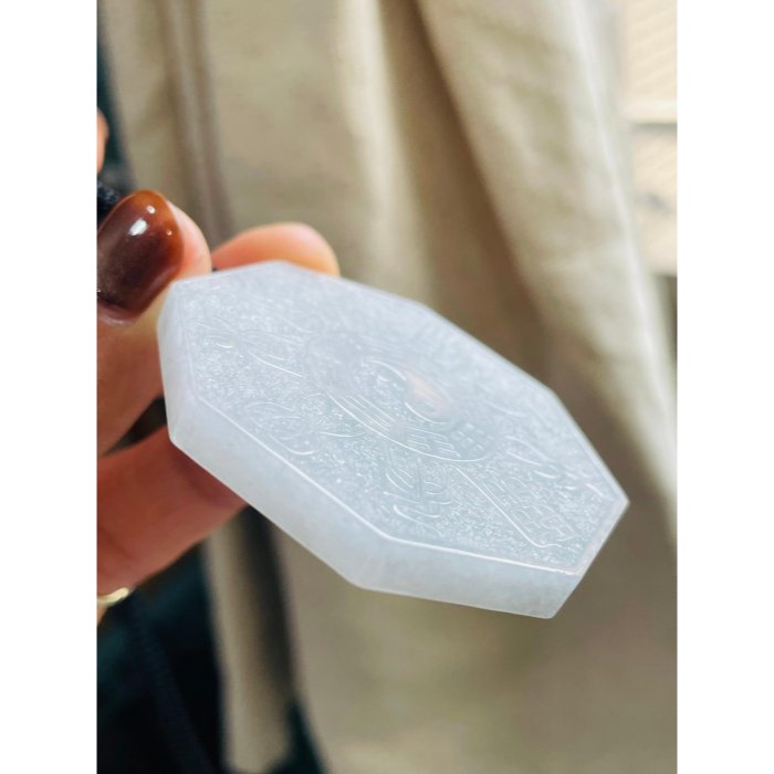 天然A貨緬甸玉 冰烏雞雙面雕陰陽八卦翡翠玉牌 烏雞全化白底帶芝麻點 一面先天 一面方位及卦名-細節圖5