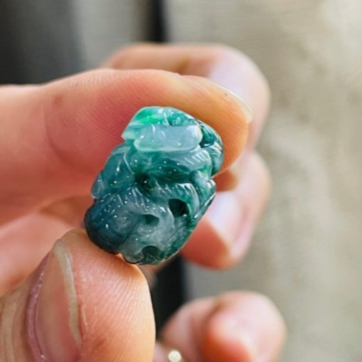 天然A貨緬甸玉 老坑藍水三彩360度手工環繞巧雕一條龍翡翠小龍珠 藍水陽綠白冰三彩過渡 藍多綠辣冰透-細節圖4