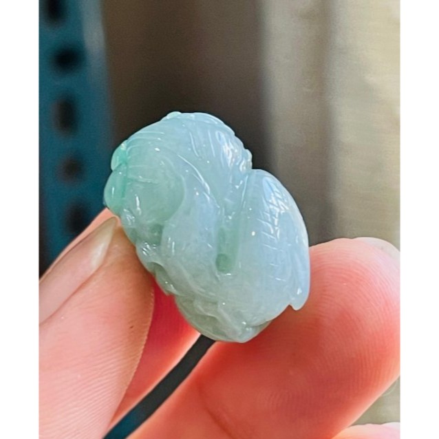 天然A貨緬甸玉 冰飄綠手工無死角環繞巧雕一條龍翡翠龍珠 起冰滿底色過渡青綠 色亮冰潤油亮有光澤-細節圖3