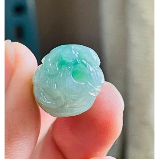 天然A貨緬甸玉 冰飄綠手工無死角環繞巧雕一條龍翡翠龍珠 起冰滿底色過渡青綠 色亮冰潤油亮有光澤-細節圖6