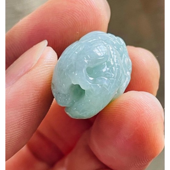 天然A貨緬甸玉 冰飄綠手工無死角環繞巧雕一條龍翡翠龍珠 起冰滿底色過渡青綠 色亮冰潤油亮有光澤-細節圖7