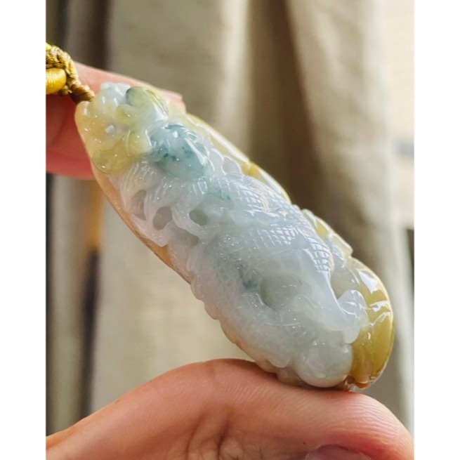 天然A貨緬甸玉 冰潤橙黃三彩手工環繞巧雕好運龍來翡翠龍牌 油亮橙黃霧滿滿包覆白冰俏藍花 色鮮亮乾淨-細節圖5