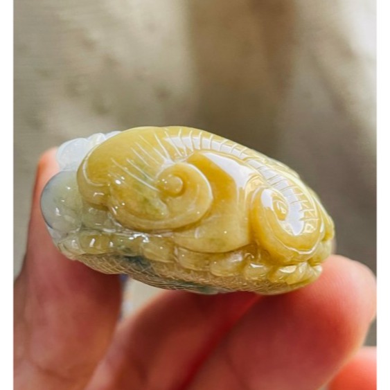 天然A貨緬甸玉 冰潤橙黃三彩手工環繞巧雕好運龍來翡翠龍牌 油亮橙黃霧滿滿包覆白冰俏藍花 色鮮亮乾淨-細節圖6