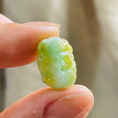 天然A貨緬甸玉 冰潤黃加綠三彩手工360度環繞微雕一條龍翡翠小龍珠 橙黃粉綠 白綠黃過渡色分明鮮亮-細節圖3