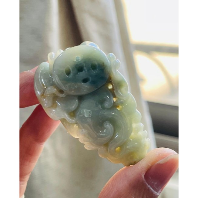 天然A貨緬甸玉 芙蓉種 膠潤黃加綠手工雕黃金貔貅翡翠玉墜 膠潤綠肉帶藍花 覆蓋冰油黃霧 飛天遁地八方來財-細節圖7
