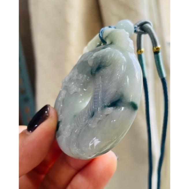 天然A貨緬甸玉 溫潤藍飄花上山虎翡翠虎牌 肉細油亮光澤 滿滿藍花點綴 一抹淡紫添彩 完美肥厚平安扣-細節圖4