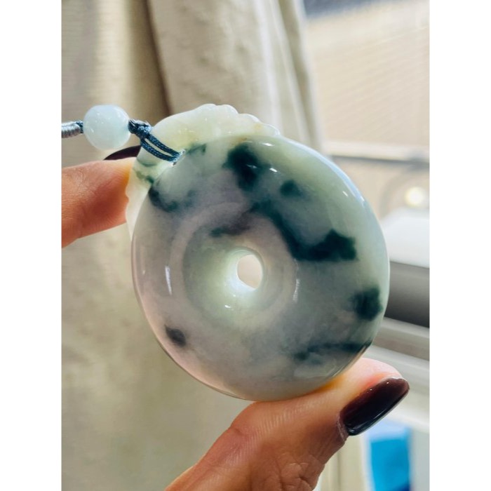 天然A貨緬甸玉 溫潤藍飄花上山虎翡翠虎牌 肉細油亮光澤 滿滿藍花點綴 一抹淡紫添彩 完美肥厚平安扣-細節圖6