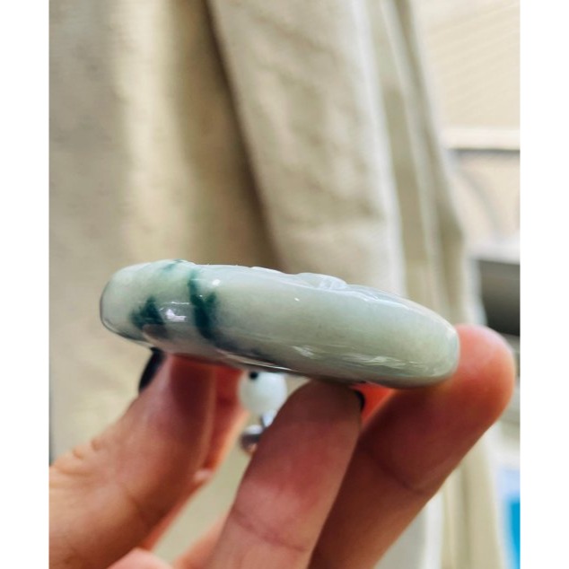 天然A貨緬甸玉 溫潤藍飄花上山虎翡翠虎牌 肉細油亮光澤 滿滿藍花點綴 一抹淡紫添彩 完美肥厚平安扣-細節圖7