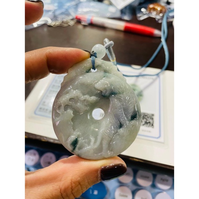 天然A貨緬甸玉 溫潤藍飄花上山虎翡翠虎牌 肉細油亮光澤 滿滿藍花點綴 一抹淡紫添彩 完美肥厚平安扣-細節圖9