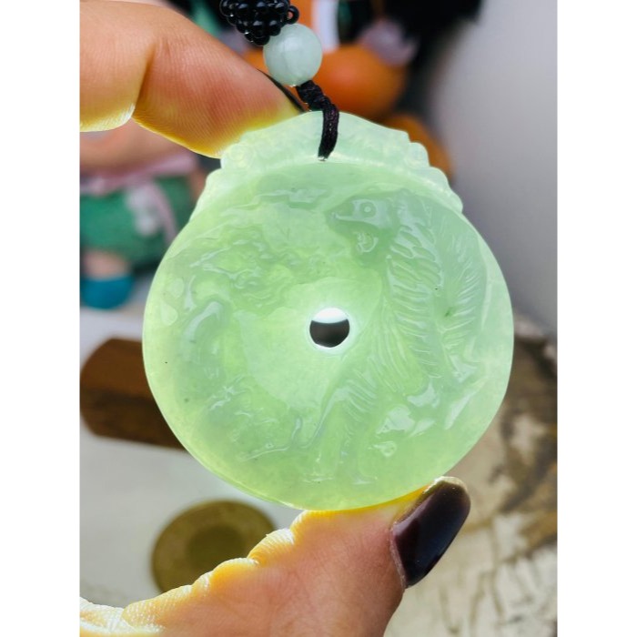 天然A貨緬甸玉 冰潤油青上山虎翡翠虎牌 冰膠透光淺色油青滿色 肥厚飽滿平安扣牌形-細節圖9