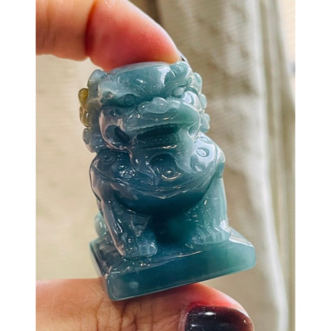 天然A貨翡翠 冰潤危綠俏金全立體獅來運轉翡翠擺件 底庄膠潤 油亮滿綠底色 一抹黃金添彩 油潤有光澤-細節圖2