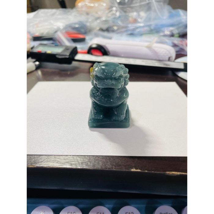 天然A貨翡翠 冰潤危綠俏金全立體獅來運轉翡翠擺件 底庄膠潤 油亮滿綠底色 一抹黃金添彩 油潤有光澤-細節圖11