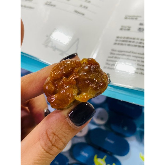 天然A貨緬甸玉 老坑蜜糖紅雙彩手工俏色雕事業飛天貔貅翡翠玉墜 老熟起冰紅霧層漸變雪梨肉 財路騰達 日進斗金 附台証-細節圖9