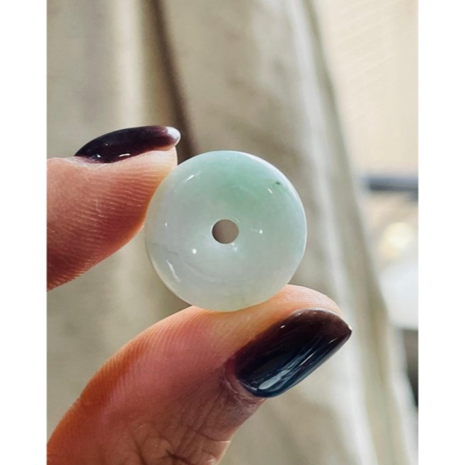 天然A貨緬甸玉 細潤淺藍綠平安扣翡翠玉墜 平滑無沙坑眼 底庄乾淨 型飽滿小胖扣-細節圖3