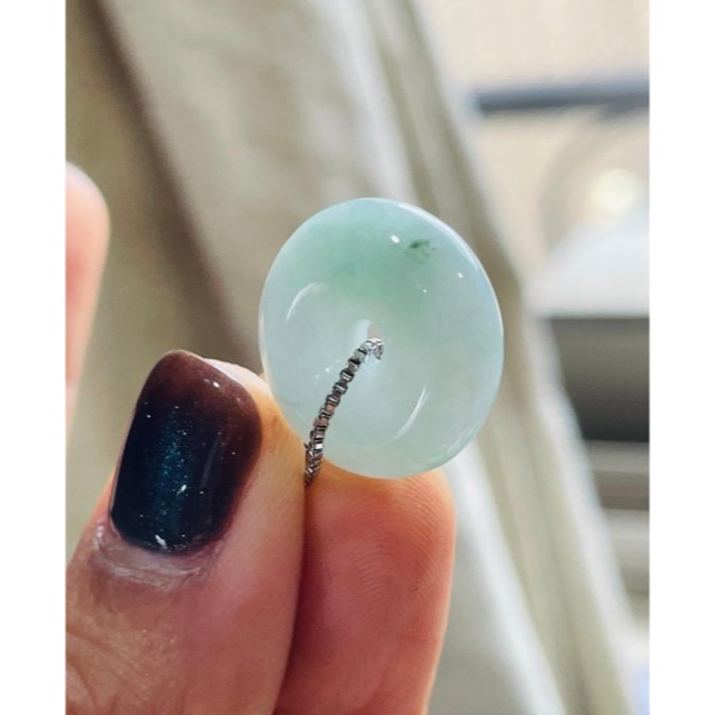 天然A貨緬甸玉 細潤淺藍綠平安扣翡翠玉墜 平滑無沙坑眼 底庄乾淨 型飽滿小胖扣-細節圖4