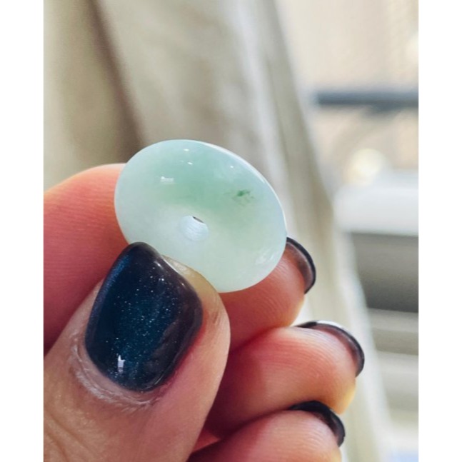 天然A貨緬甸玉 細潤淺藍綠平安扣翡翠玉墜 平滑無沙坑眼 底庄乾淨 型飽滿小胖扣-細節圖5