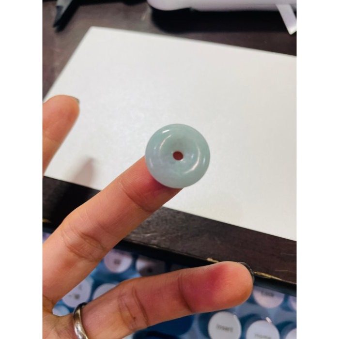 天然A貨緬甸玉 細潤淺藍綠平安扣翡翠玉墜 平滑無沙坑眼 底庄乾淨 型飽滿小胖扣-細節圖11