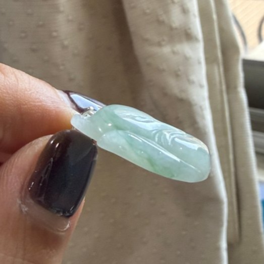 天然A貨緬甸玉 冰潤飄花小狐仙翡翠玉墜 冰潤底庄 大抹綠花前後點綴 小小的型飽滿 易配戴大小-細節圖3