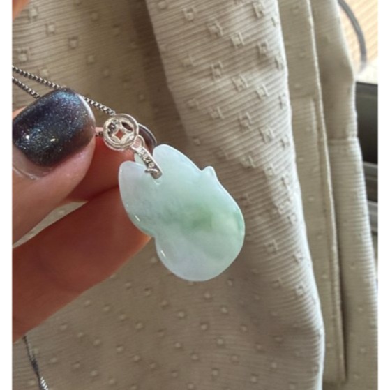 天然A貨緬甸玉 冰潤飄花小狐仙翡翠玉墜 冰潤底庄 大抹綠花前後點綴 小小的型飽滿 易配戴大小-細節圖7