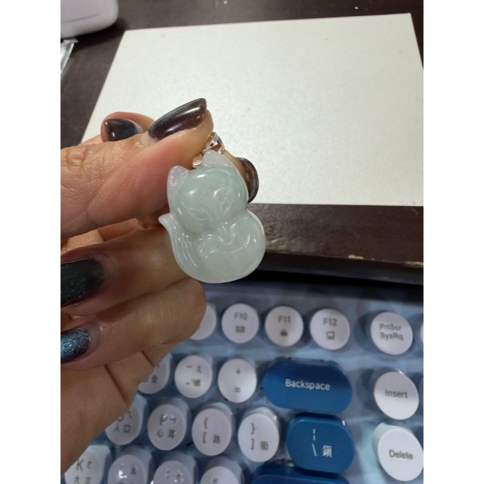 天然A貨緬甸玉 冰潤飄花小狐仙翡翠玉墜 冰潤底庄 大抹綠花前後點綴 小小的型飽滿 易配戴大小-細節圖10