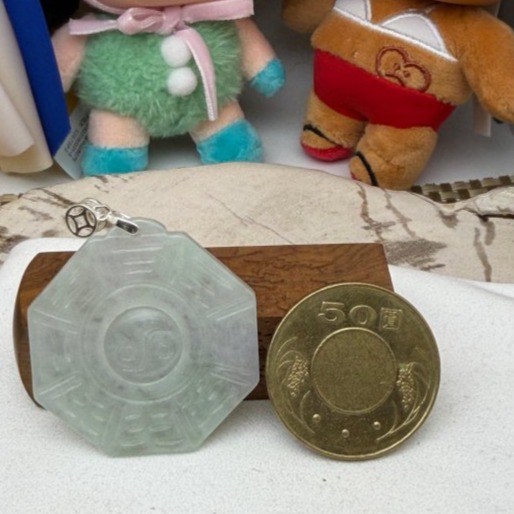 天然A貨緬甸玉 冰潤晴綠太極八卦翡翠玉墜 帶冰過底粉綠帶一抹淡紫 整塊帶色透字影 易配戴大小-細節圖3