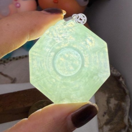 天然A貨緬甸玉 冰潤晴綠太極八卦翡翠玉墜 帶冰過底粉綠帶一抹淡紫 整塊帶色透字影 易配戴大小-細節圖9