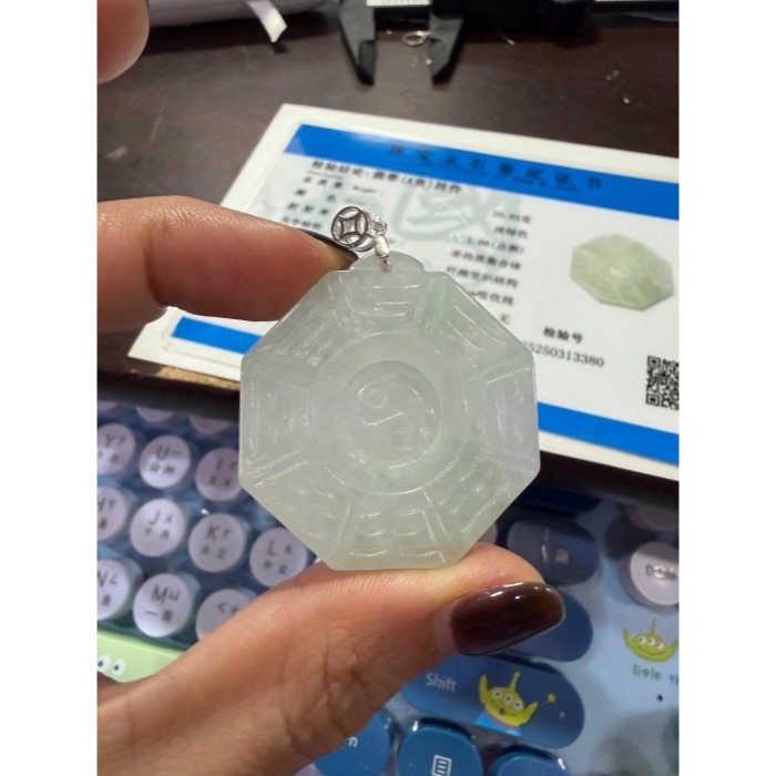 天然A貨緬甸玉 冰潤晴綠太極八卦翡翠玉墜 帶冰過底粉綠帶一抹淡紫 整塊帶色透字影 易配戴大小-細節圖10