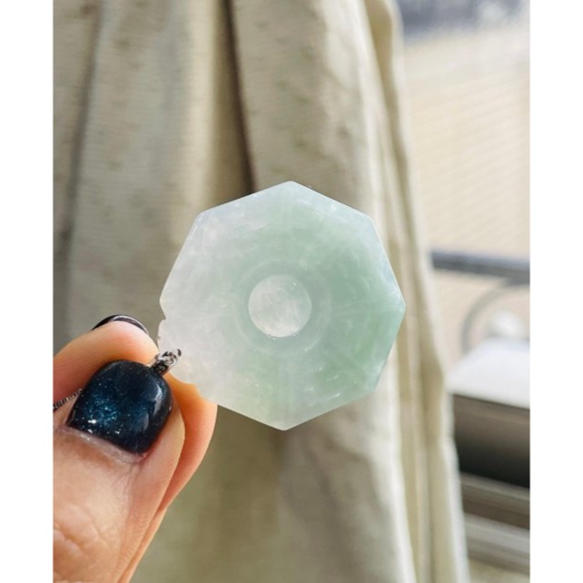 天然A貨緬甸玉 冰潤果綠太極八卦翡翠玉墜 帶冰過底粉綠底色 色亮鮮明透手影 易配戴大小-細節圖4