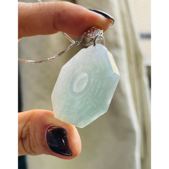 天然A貨緬甸玉 冰潤果綠太極八卦翡翠玉墜 帶冰過底粉綠底色 色亮鮮明透手影 易配戴大小-細節圖5
