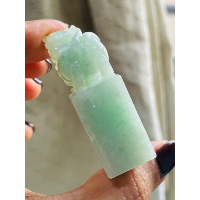 天然A貨緬甸玉 冰潤果綠手工雕踩球貔貅翡翠印章/方印/對印(一對) 起冰粉綠滿底色 招財進寶有求必應-細節圖5