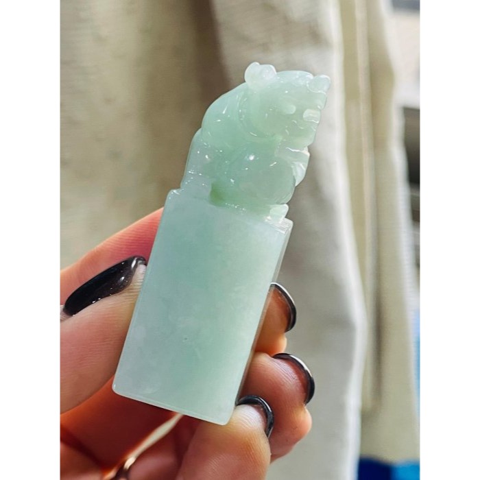 天然A貨緬甸玉 冰潤果綠手工雕踩球貔貅翡翠印章/方印/對印(一對) 起冰粉綠滿底色 招財進寶有求必應-細節圖6