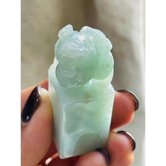 天然A貨緬甸玉 冰潤果綠手工雕踩球貔貅翡翠印章/方印/對印(一對) 起冰粉綠滿底色 招財進寶有求必應-細節圖7
