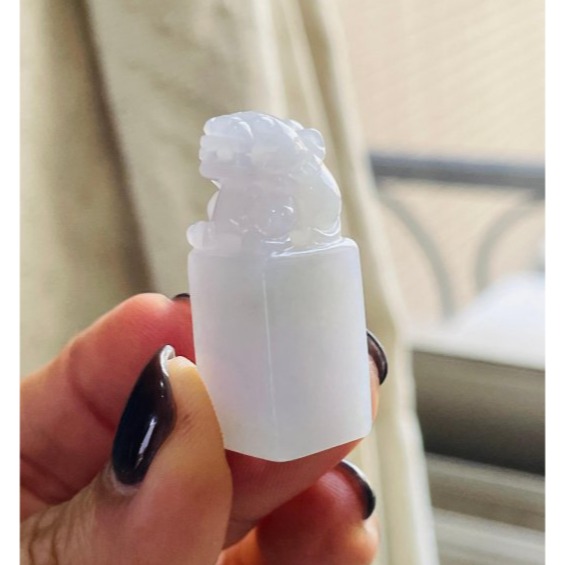天然A貨緬甸玉 膠潤淡粉紫貔貅寶寶翡翠小印章/小私章/正方印 底庄膠潤 淡粉綠底色 超可愛貔貅 1.2公分印體-細節圖2