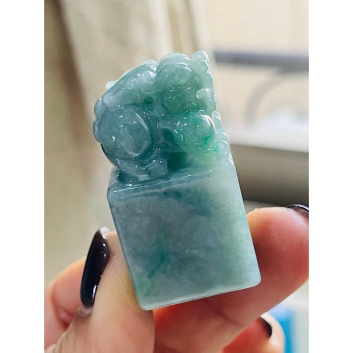 天然A貨緬甸玉 老坑湖綠手工雕聚寶貔貅翡翠印章/方印/私章 冰潤湖綠底色 陽綠添彩 翠意生金 印定富貴-細節圖2