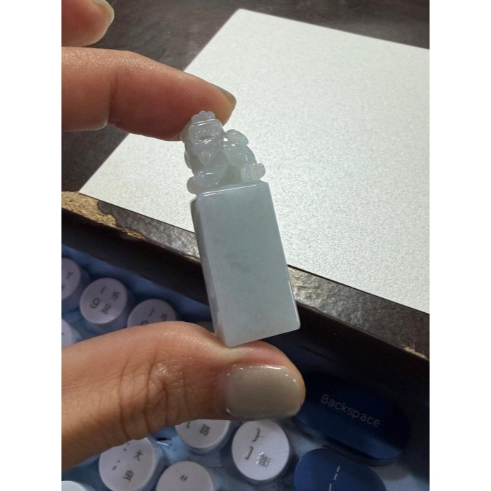 天然A貨緬甸玉 老坑藍綠滿色手工雕錢來貔貅翡翠印章/私章/方印 過底勻稱滿底色 福氣大頭 背馱銅錢 吞財不漏-細節圖9