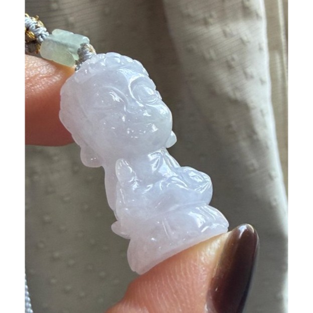 天然A貨緬甸玉 冰潤淡紫全立體Q版阿彌陀佛翡翠小佛墜 晶透好水頭 過底滿色粉粉紫 法像清晰-細節圖2