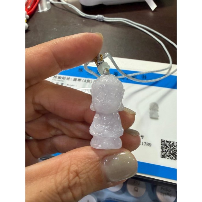 天然A貨緬甸玉 冰潤淡紫全立體Q版阿彌陀佛翡翠小佛墜 晶透好水頭 過底滿色粉粉紫 法像清晰-細節圖9