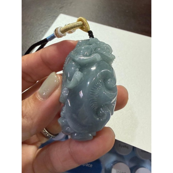 天然A貨翡翠 冰潤危藍滿色天祿承財翡翠玉墜 瓜料 膠潤無棉藍綠 精雕全立體貔貅緊抓飽滿如意.銅錢-細節圖9
