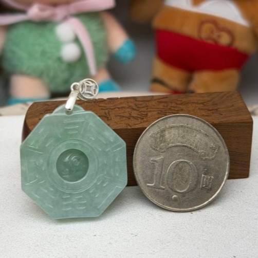 天然A貨緬甸玉 冰青綠太極八卦翡翠玉墜 滿綠底色 厚冰透手 配戴無壓力大小 上身妥妥綠-細節圖3