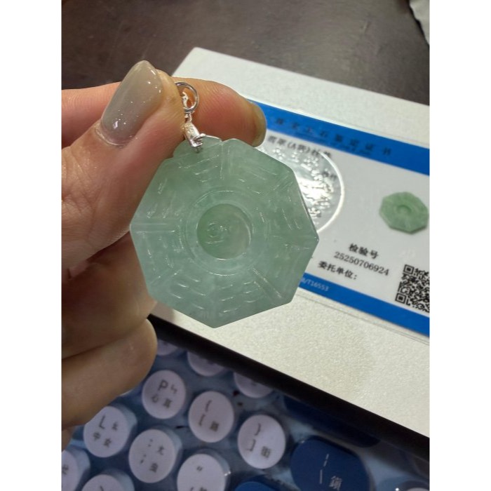 天然A貨緬甸玉 冰青綠太極八卦翡翠玉墜 滿綠底色 厚冰透手 配戴無壓力大小 上身妥妥綠-細節圖10