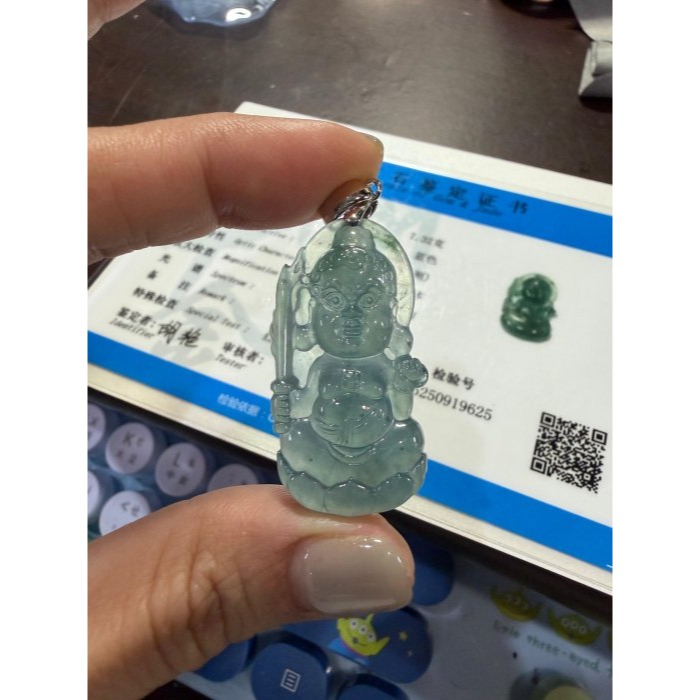 天然A貨翡翠 冰玻危藍精工雕不動明王翡翠小佛牌 晶透滿綠透字冰種瓜料 精開Q版俏皮法像-細節圖9