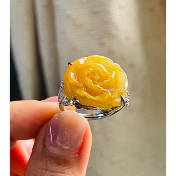 天然A貨緬甸玉 老坑蜜黃手工巧雕點石成金花開富貴翡翠玉戒/戒指 起冰滿色 老熟蜜蠟成色 油潤光澤自現-細節圖2