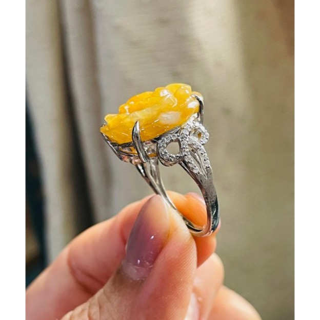 天然A貨緬甸玉 老坑蜜黃手工巧雕點石成金花開富貴翡翠玉戒/戒指 起冰滿色 老熟蜜蠟成色 油潤光澤自現-細節圖6