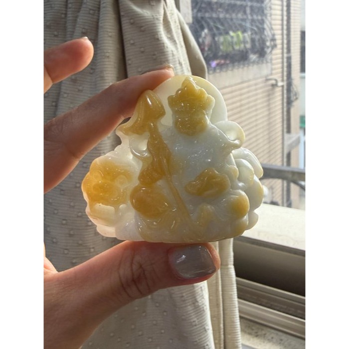 天然A貨緬甸玉 芙蓉種 細潤金黃雙彩財寶天降富貴盈門翡翠擺件 透光乾淨奶白肉 金皮巧雕黃財神-細節圖3