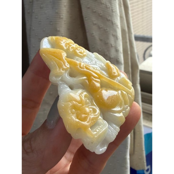 天然A貨緬甸玉 芙蓉種 細潤金黃雙彩財寶天降富貴盈門翡翠擺件 透光乾淨奶白肉 金皮巧雕黃財神-細節圖4