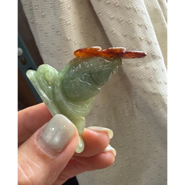 天然A貨緬甸玉 冰潤青綠俏糖紅手工俏色雕魚躍錢潮連連得利翡翠擺件/吊墜 綠肉巧金魚 紅霧俏銅錢-細節圖4