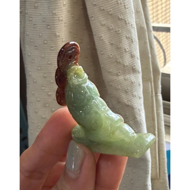 天然A貨緬甸玉 冰潤青綠俏糖紅手工俏色雕魚躍錢潮連連得利翡翠擺件/吊墜 綠肉巧金魚 紅霧俏銅錢-細節圖7