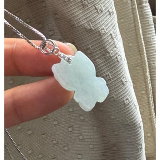天然A貨緬甸玉 冰膠粉綠巧雕無嘴喵翡翠玉墜 冰帶膠感底妝 可愛圓嘟貓臉 頭上綁蝴蝶結-細節圖6